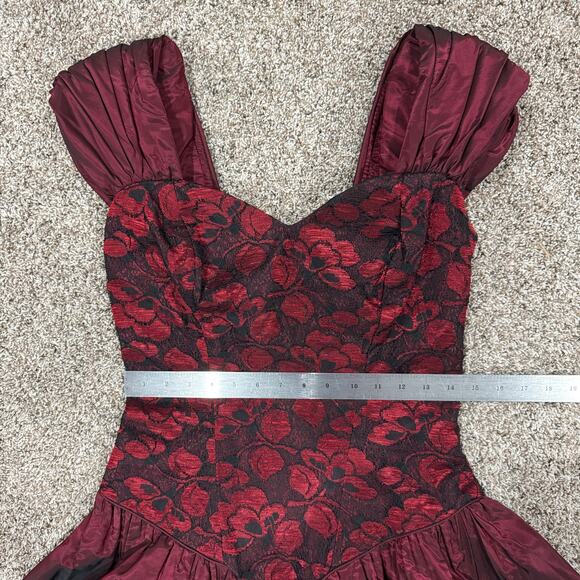 Vintage 80s Women's Red Lace Floral Deja Vu Designs Basque Waist Ball Gown Sz 7 - Picture 9 of 11